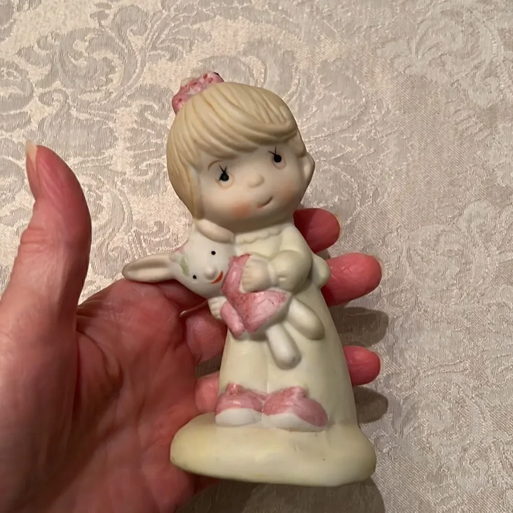 Vintage girl & boy porcelain figurines no chips cracks or discoloration EVC